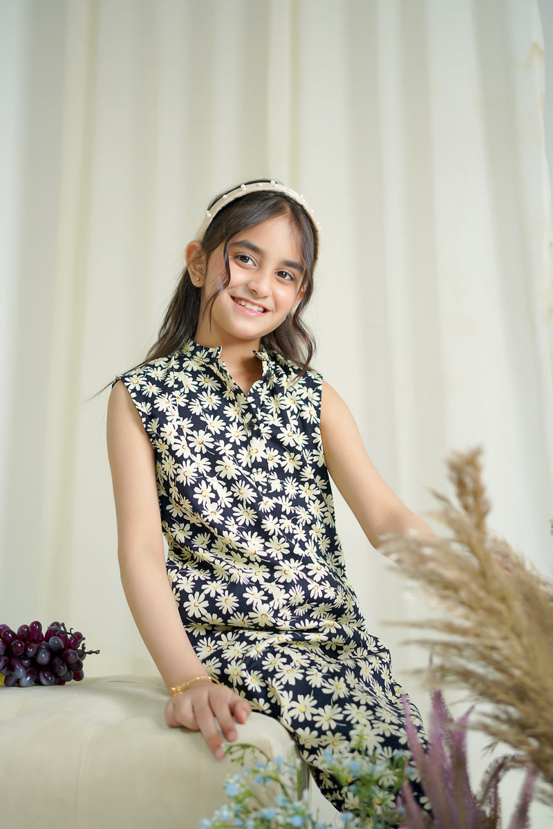 Cheerful Daisy Half Sleeves Kurti & Trouser
