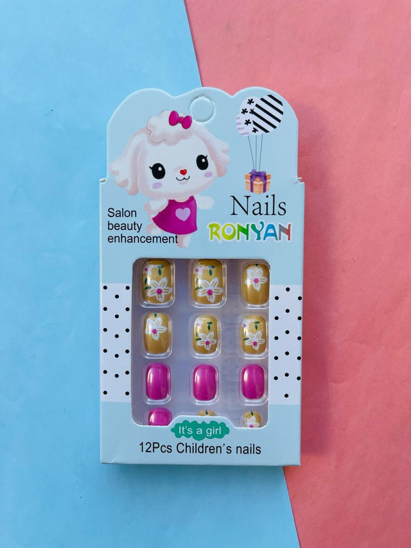 Daisy Dreams Nails