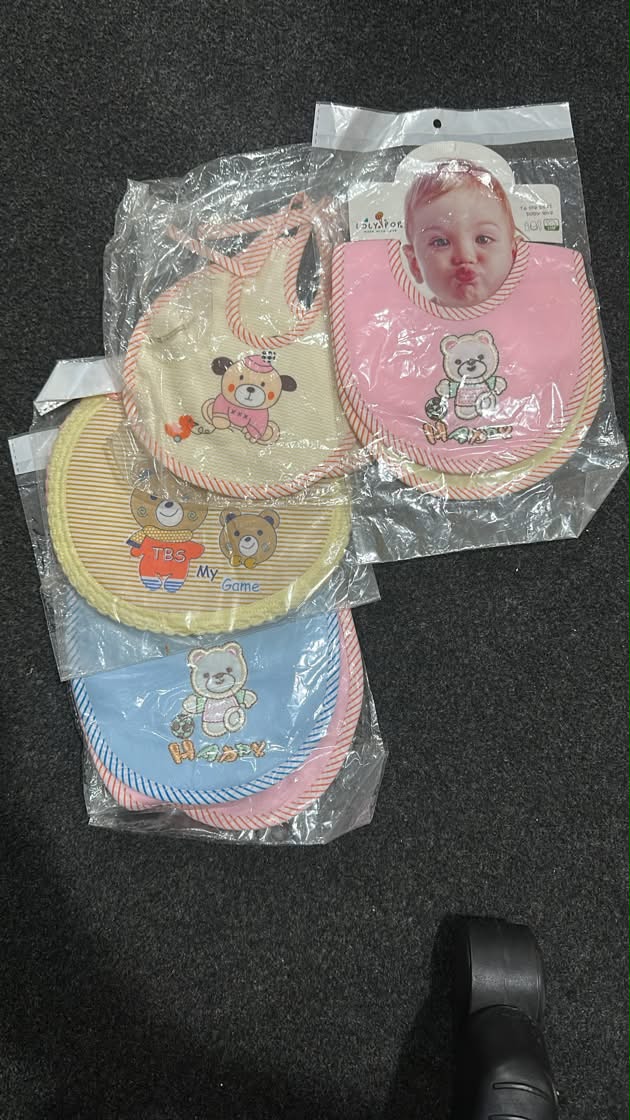 2pcs Bear Print Baby Bib Set